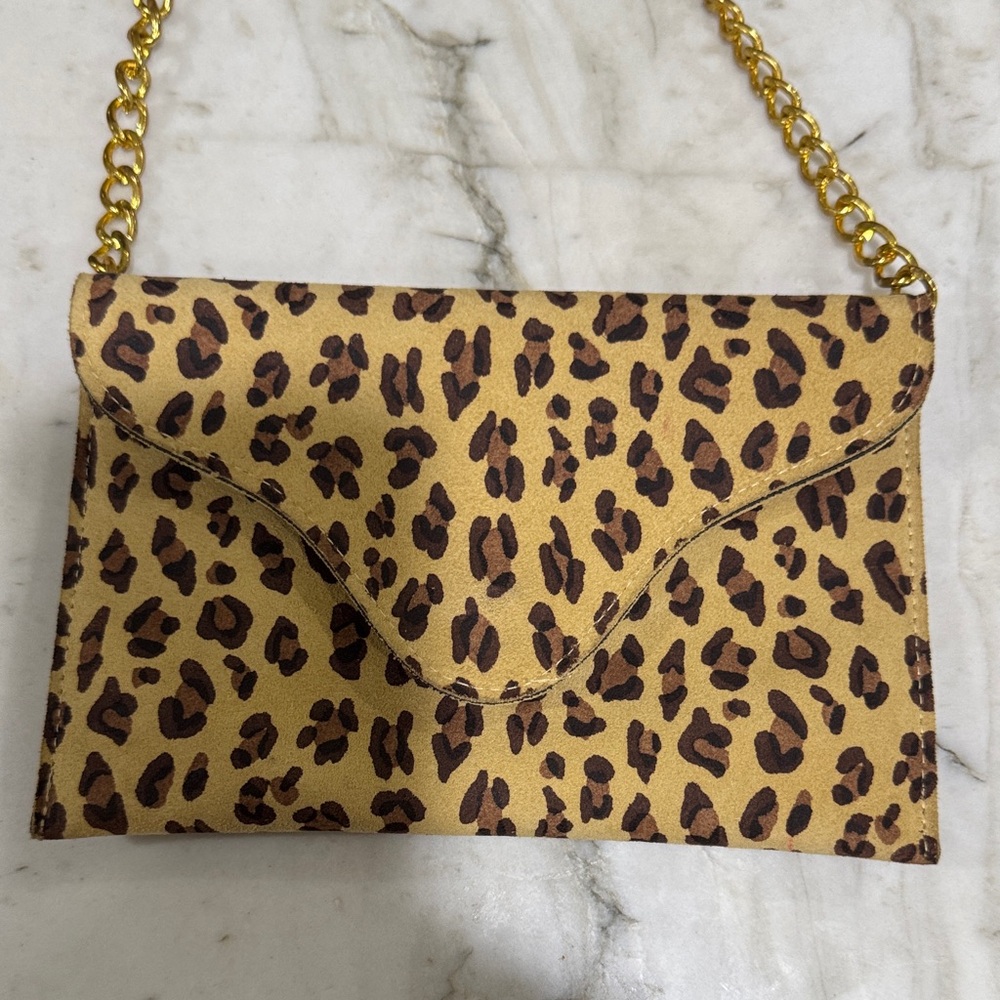 JJ Winters Leopard Print Crossbody Bag with Gold Chain - Picture 3 of 10